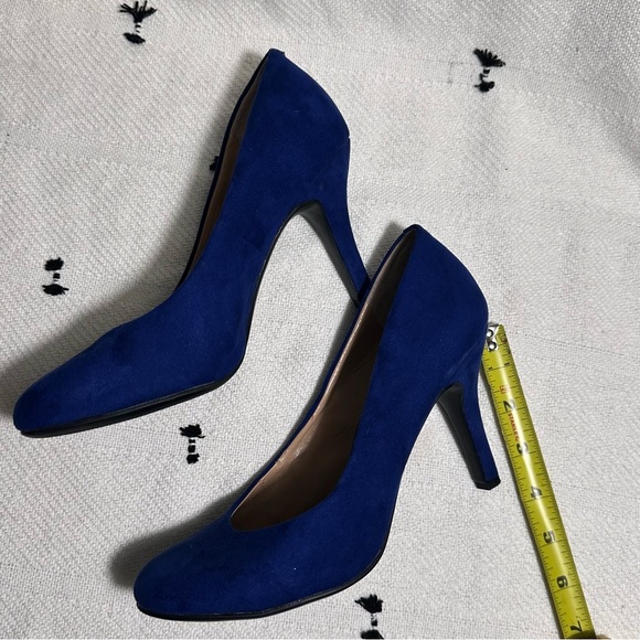 Kelly & Katie Deep Blue Heels Sz 8 - Picture 6 of 6